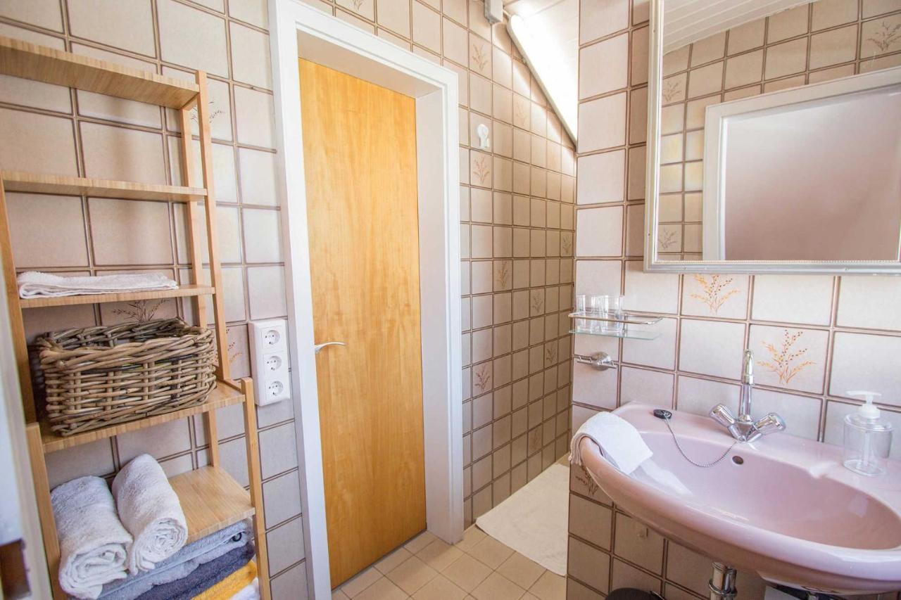 Haus Sonnenhang ฟรีเซนไฮม์ ภายนอก รูปภาพ