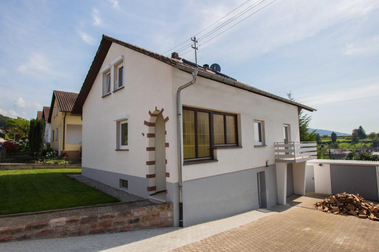 Haus Sonnenhang ฟรีเซนไฮม์ ภายนอก รูปภาพ